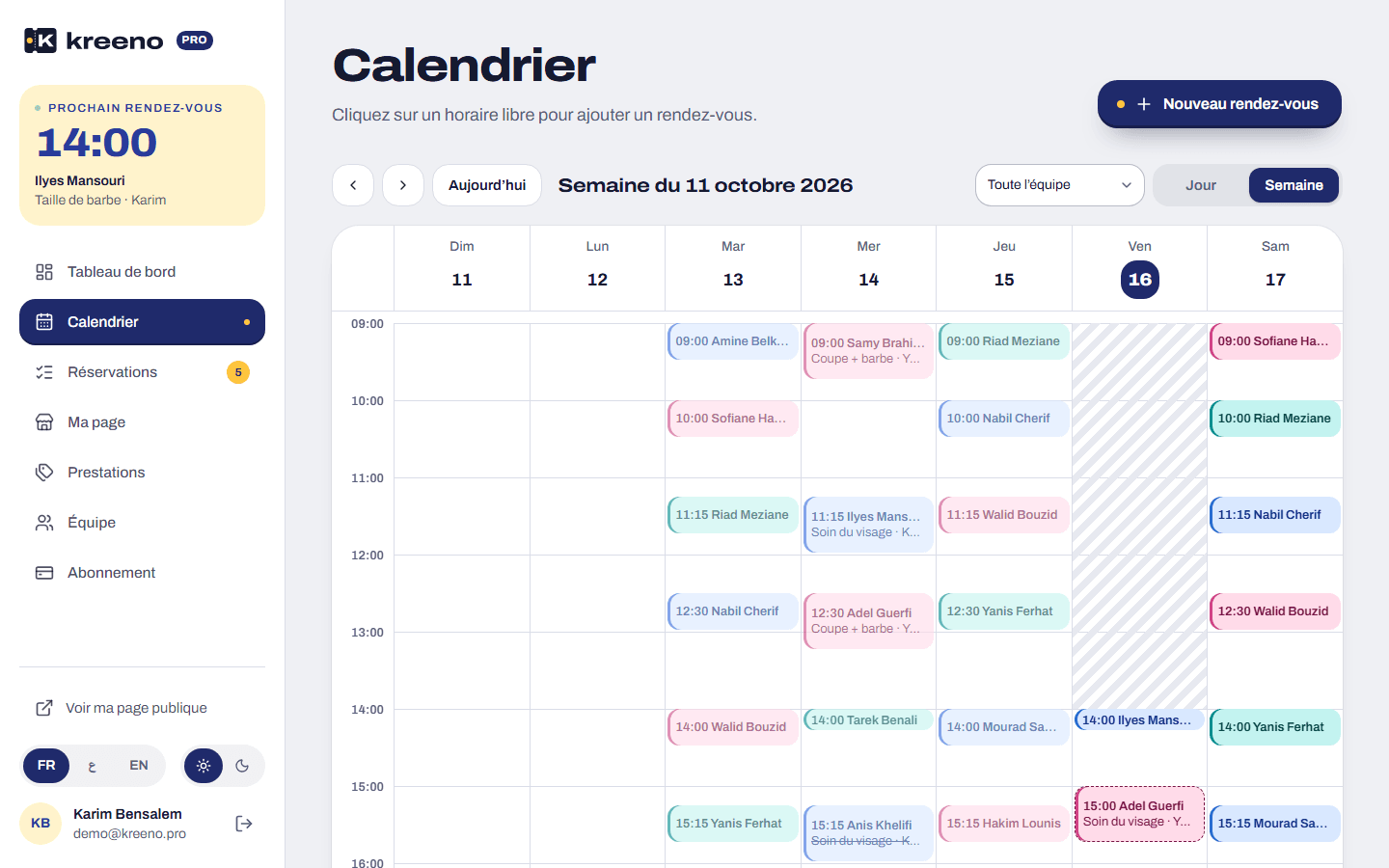 Le calendrier de l’espace pro : une semaine de rendez-vous, une couleur par personne.